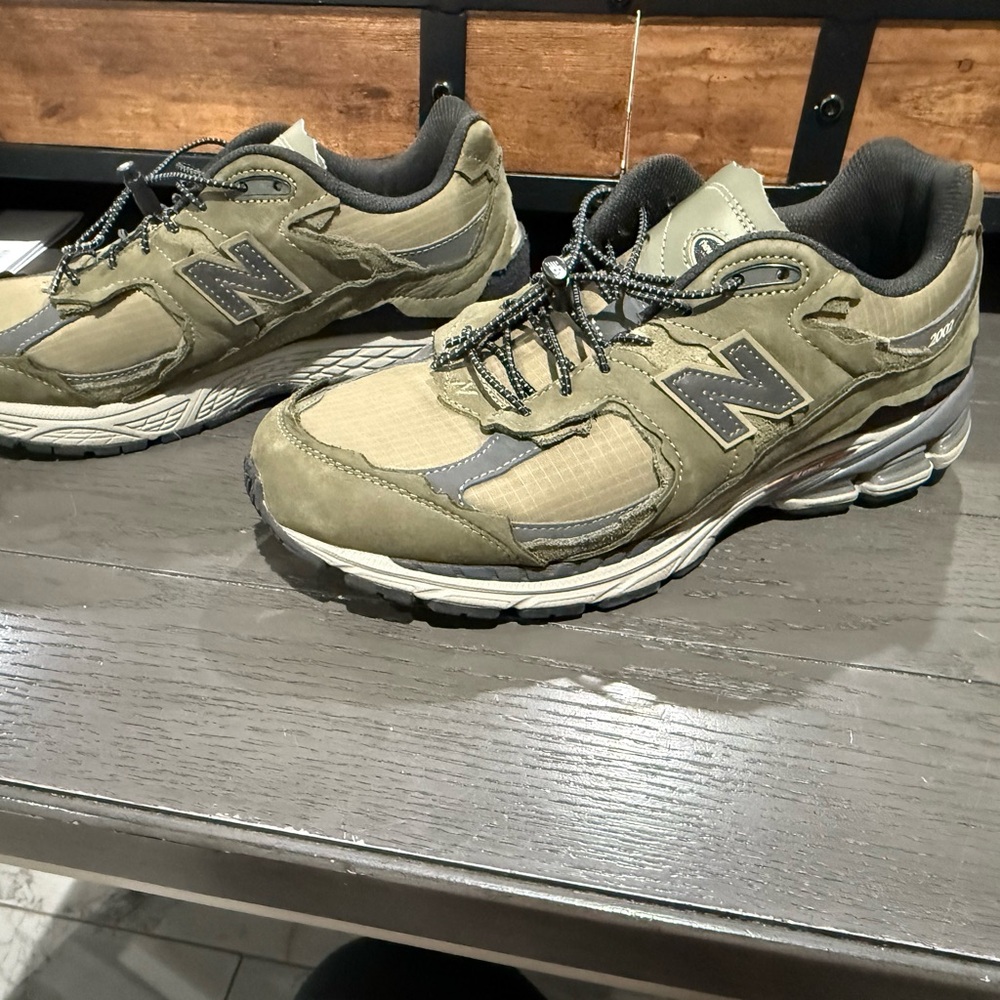 New Balance 2002r Men's 11.5 Olive Green Sneakers